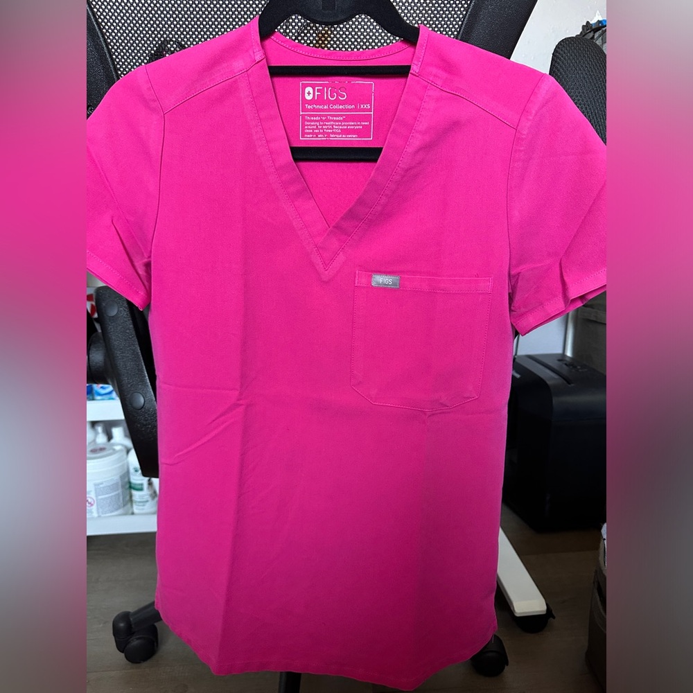 FIGS TOP - nurse uniform in pink